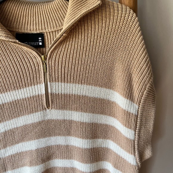 Short sleeve sweater vest! Size small! - Picture 2 of 3